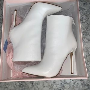 White ankle booties with zipper
